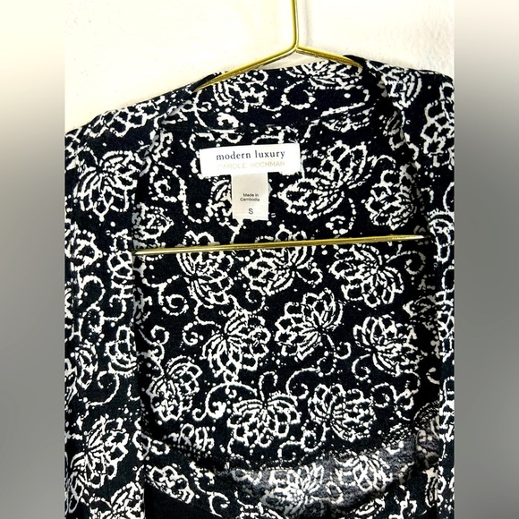 Modern Luxury Carole Hochman Black Floral Sleepwear Set Small Robe & Chemise - Picture 6 of 16